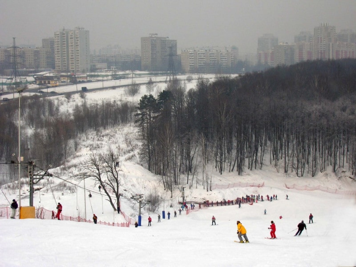 На Воробьевых горах в Москве откроют детскую горнолыжную школу